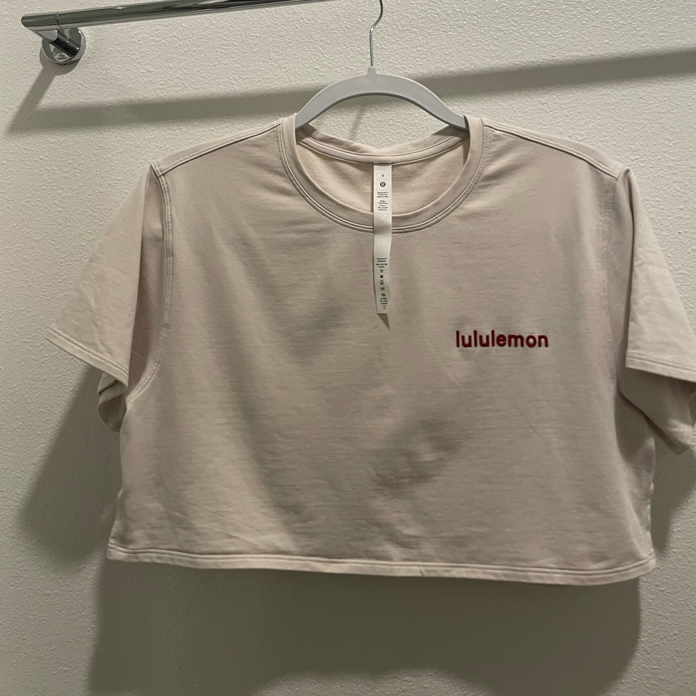 Lululemon cropped top (tee)